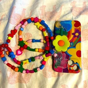 iPhone 15 holder with wooden bead lanyard